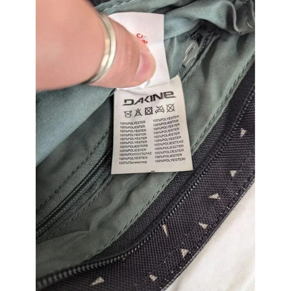 Dakine slim crossbody travel bag, black with white triangle pattern P5 - Picture 6 of 7